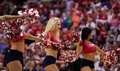 13-14NBAプレーオフ・イースタンカンファレンス準決勝（7回戦制）第4戦、ワシントン・ウィザーズ（Washington Wizards）対インディアナ・ペイサーズ（Indiana Pacers）。パフォーマンスを披露するワシントン・ウィザーズのチアリーダー（2014年5月11日撮影）。(c)AFP/Getty Images/Rob Carr