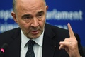フランス東部ストラスブールの欧州議会で記者会見した、ピエール・モスコビシ欧州委員（経済金融問題担当、2018年10月23日撮影）。(c)FREDERICK FLORIN / AFP