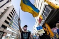 東京都内で行われたロシアのウクライナ侵攻に抗議するデモ（2022年3月5日撮影）。(c)Behrouz MEHRI / AFP