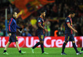 サッカー欧州チャンピオンズリーグ（UEFA Champions League 2012-13）は1日、準決勝第2戦が行われ、バイエルン・ミュンヘン（Bayern Munich）が3-0でFCバルセロナ（FC Barcelona）に勝利し、2試合合計スコア7-0で4年間で3度目となる決勝に進出した。

試合に敗れ、落胆した様子でピッチを後にするFCバルセロナの選手（2013年5月1日撮影）。(c)AFP/LLUIS GENE