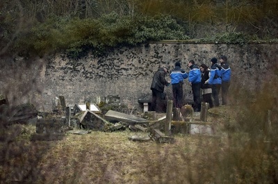 仏のユダヤ人墓地荒らし、5少年を拘束 反ユダヤ的動機はなし