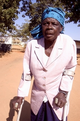 まじないで逮捕、迷信深い大衆と人権団体との戦い マラウイ