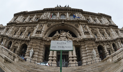 レイプ被害女性が「男っぽい」、男らに無罪 最高裁が差し戻し イタリア