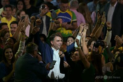 ブラジル右派、ボルソナロ前大統領の長男擁立 10月の大統領選へ