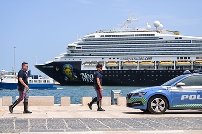 G7サミット警備の警官宿舎に老朽船、各方面から苦情殺到 伊