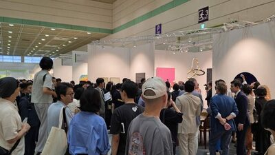 1000億ウォン級 vs 8万人動員…ソウル2大アートフェアで対照的な成果