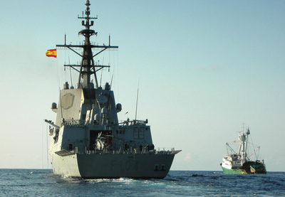 ソマリア沖で乗っ取られたスペイン漁船、解放されセーシェルへ