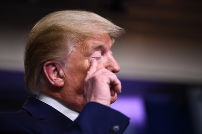 トランプ氏再選に立ちはだかる新型コロナ危機、経済とパンデミックの板挟みに