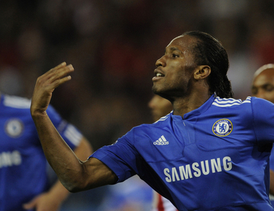 チェルシーが決勝トーナメント進出、ドログバが2得点