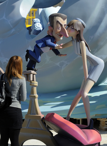 バレンシアの火祭り「ファリャス」、サルコジ大統領夫妻の人形も スペイン