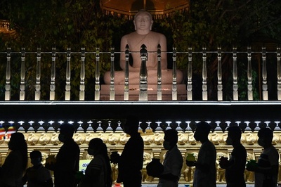 【今日の1枚】満月祭に祈る スリランカ