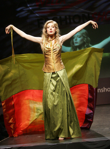 ＜07年ウェラ・ファッションショー＞Luan by Lucia、新作を発表 - ハンガリー