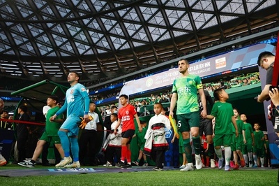 チベット族の「クリスティアーノ・ロナウド」と39人の仲間たちの特別な旅