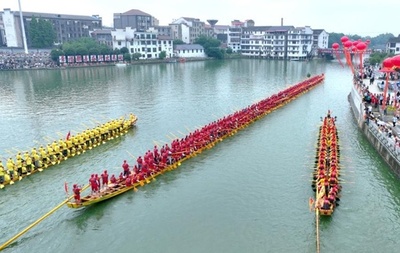 中国湖南省のドラゴンボート ギネス世界最長記録への挑戦に成功