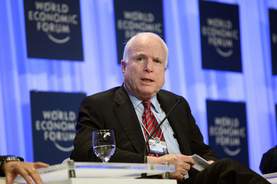 マケイン米上院議員が極秘でシリア入り、反体制派と協議