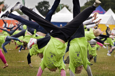 側転の世界記録更新！482人同時に、オランダ