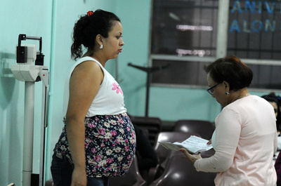 繰り返す流産、リスク増に関連する遺伝子変異を特定 研究