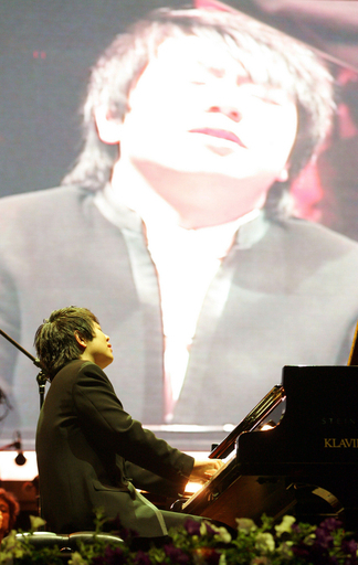 中国人天才ピアニスト、ラン・ラン ドイツツアー初日を迎える