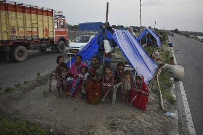 「誰も気にかけてくれない」 インド洪水被災者の飢えと絶望