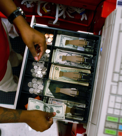 75円の食い違いで解雇、店側に220万円の賠償命令 フランス