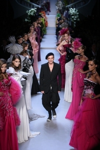 A・アライア、「クリスチャン ディオール」のデザイナー職に興味示さず