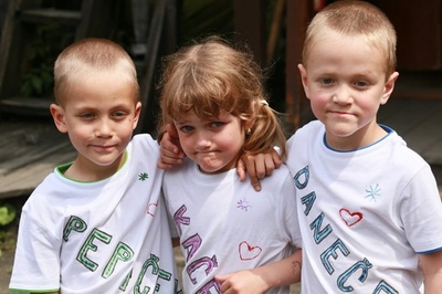 見分け不可能？ チェコで双子や三つ子が大集合！