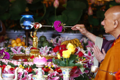 北京で釈迦の誕生祝う 中国三大仏教界