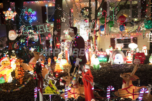 手作り感満載 米住宅地のクリスマスイルミネーション 写真16枚 ファッション ニュースならmode Press Powered By Afpbb News
