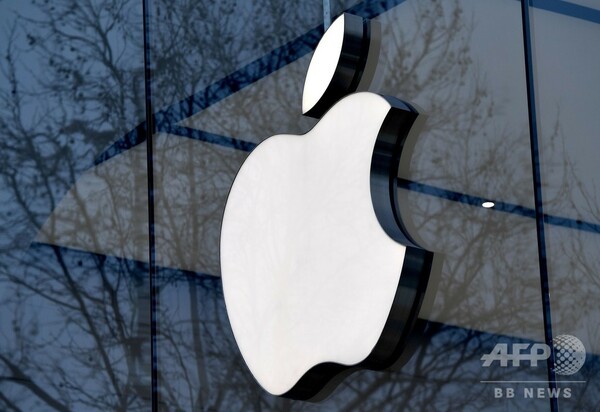 アップル、時価総額1兆ドル超え 民間企業で初