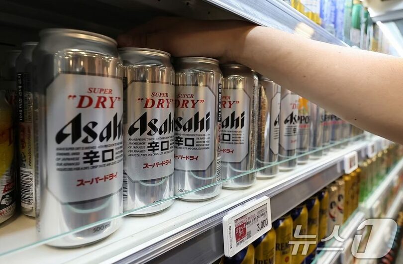 ソウル市内の大型マートに陳列された日本産ビール(c)news1