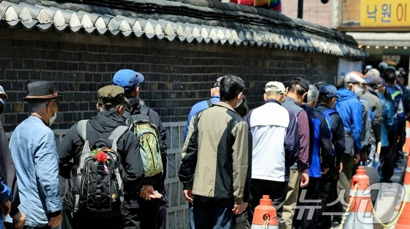 2026年5月6日、ソウル鍾路区のタプコル公園近くの無料給食所(c)news1