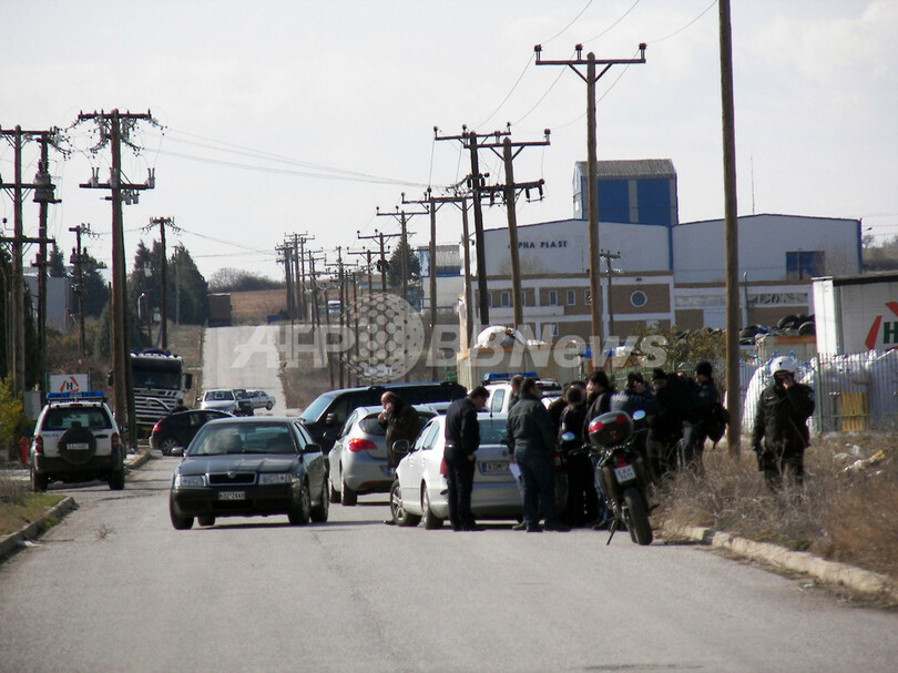 解雇された男、元上司を撃ち社内に立てこもる 経済危機のギリシャ