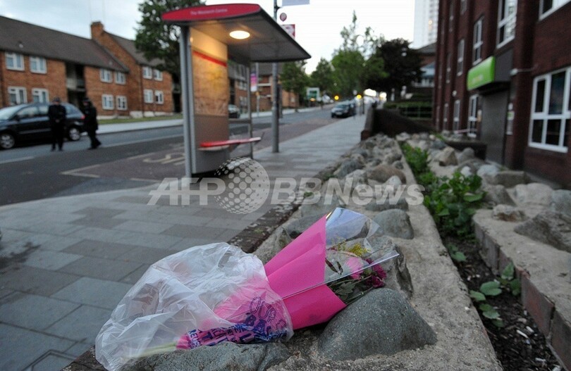 「刃物を私1人に向けさせようと」、英刺殺事件で容疑者に話しかけた通行人女性