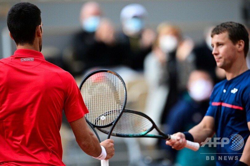 ジョコビッチ快勝で全仏通算70勝目 チチパス、ルブレフも3回戦へ