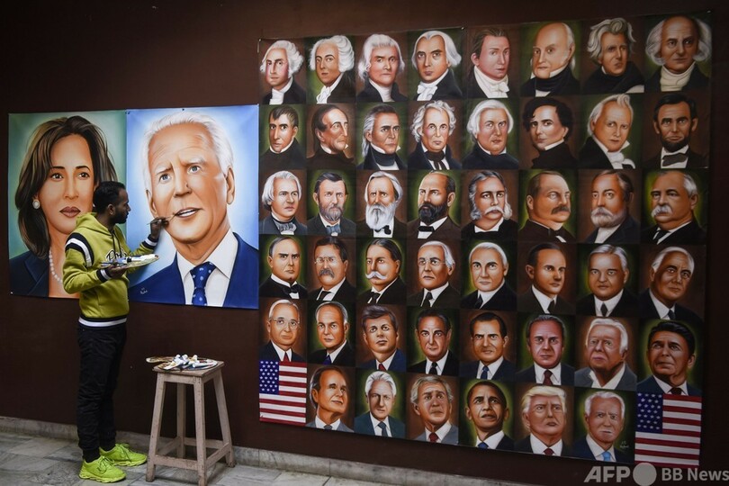 就任式目前 インド人画家が描くバイデン氏とハリス氏