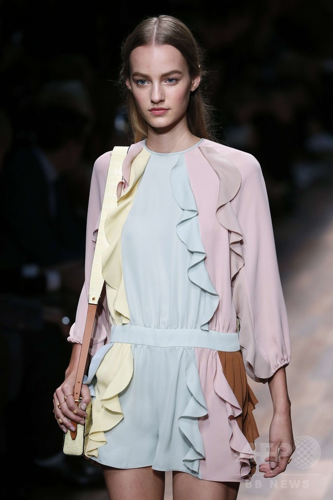 18世紀の貴族によるグランドツアーがコンセプト、「ヴァレンティノ」15年春夏