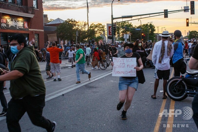 黒人男性死亡で抗議デモ続く 暴動で1人死亡 米