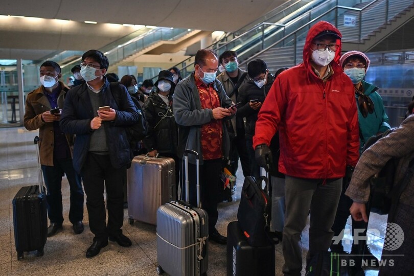 中国・武漢の封鎖一部解除、駅は帰還した乗客で混雑 出境は禁止続く