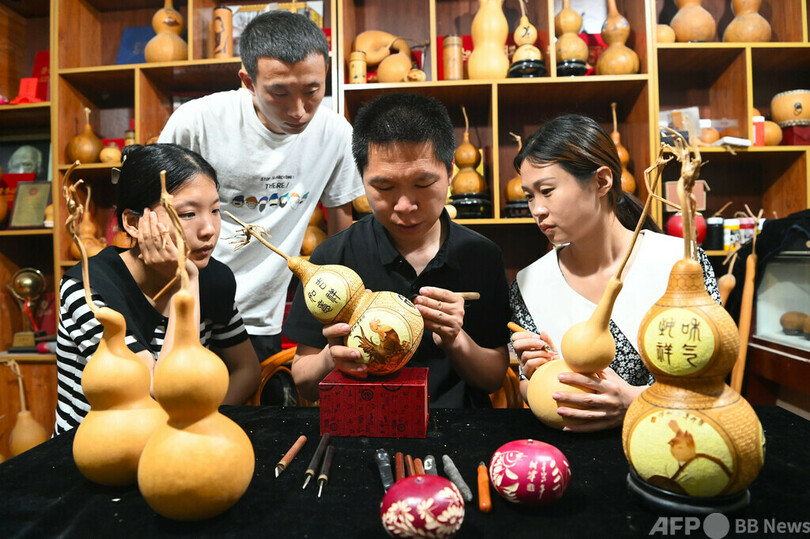 夜間学校に夢中になる中国の若者たち