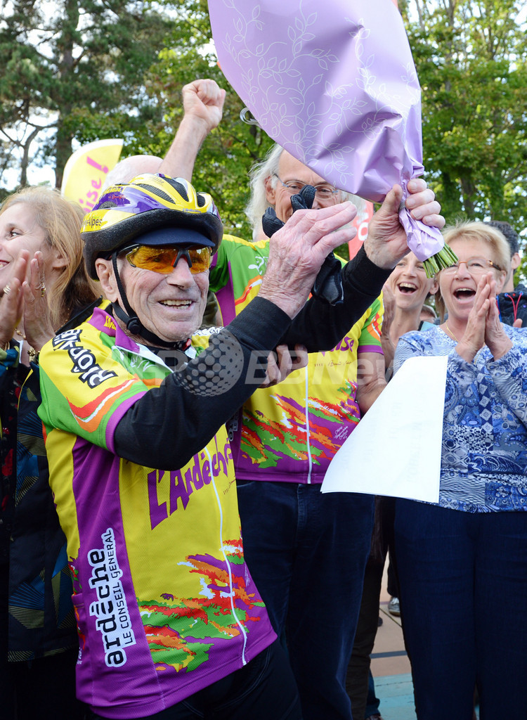 100歳仏男性が自転車で100キロ走破、最速記録を更新