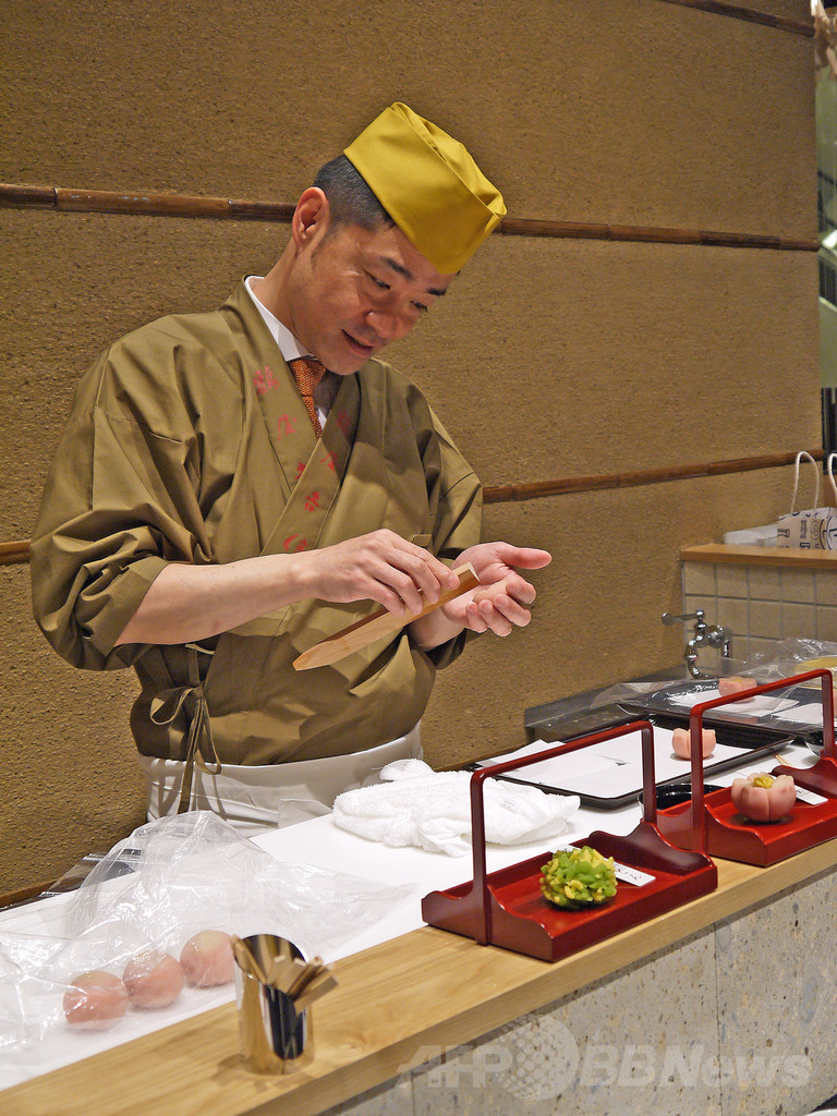 老舗和菓子店「鶴屋吉信 東京店」がコレド室町3にオープン、イートインスペースも併設