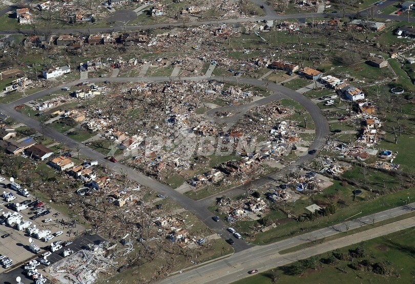 米中西部の竜巻、死者8人に