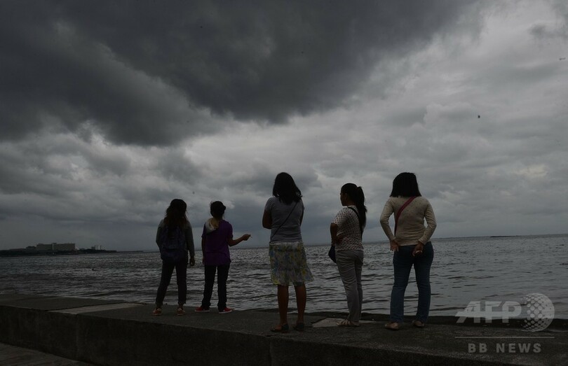 台風21号が比ルソン島に上陸、1万2000人以上が避難