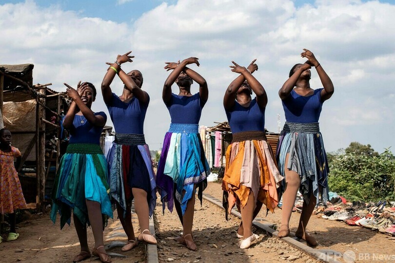 【今日の1枚】スラム街で学んだバレエ、ストリートで発表会 ケニア
