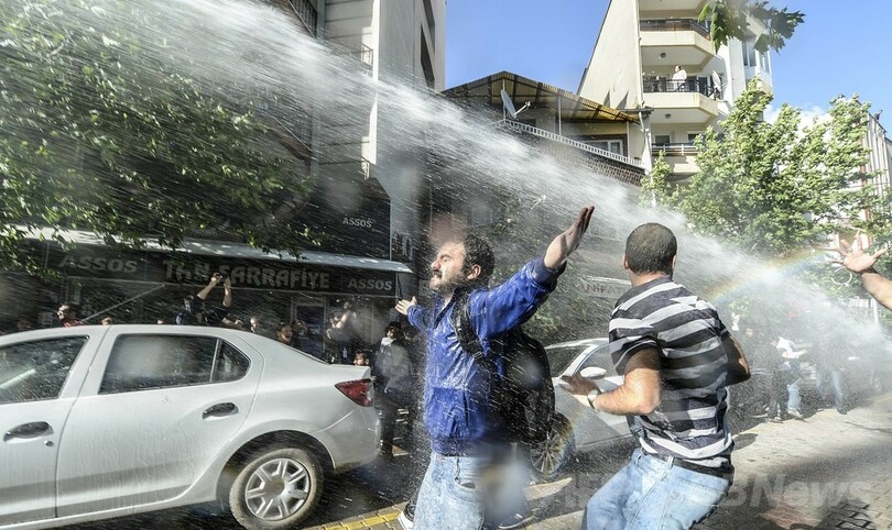 トルコ炭鉱爆発現場でデモ、警官隊と衝突 高まる政府への怒り