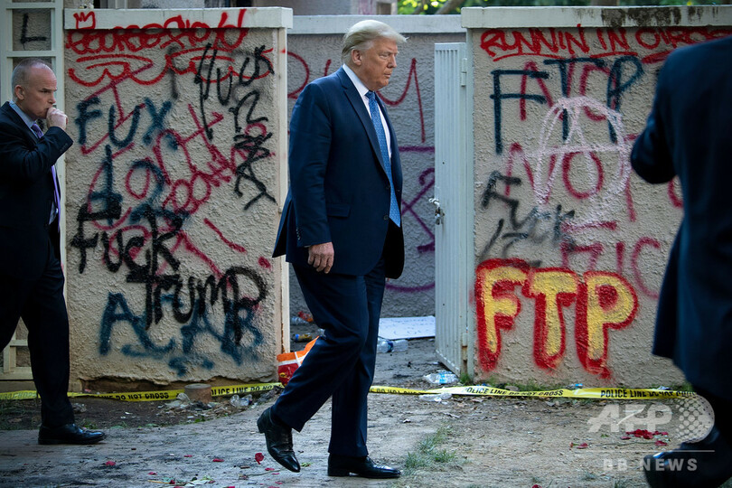 バイデン氏、注目を取り戻せるか 抗議デモでトランプ氏との違い鮮明に