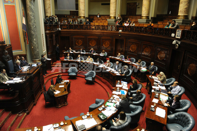 ウルグアイが中絶を合法化、南米で2か国め