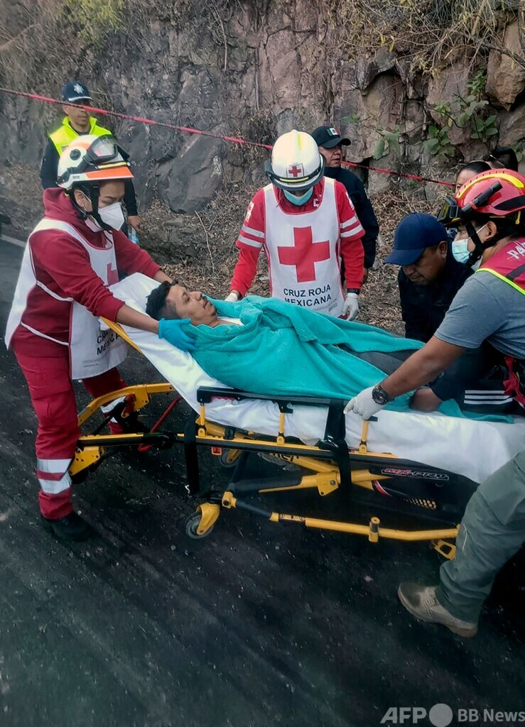 メキシコ市郊外でバス横転、45人死傷