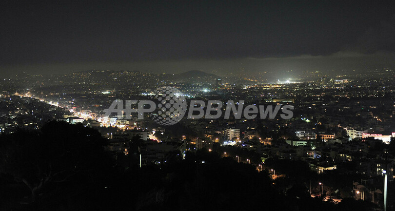 ギリシャ首都で大気汚染が深刻化、経済危機でまきの利用増える