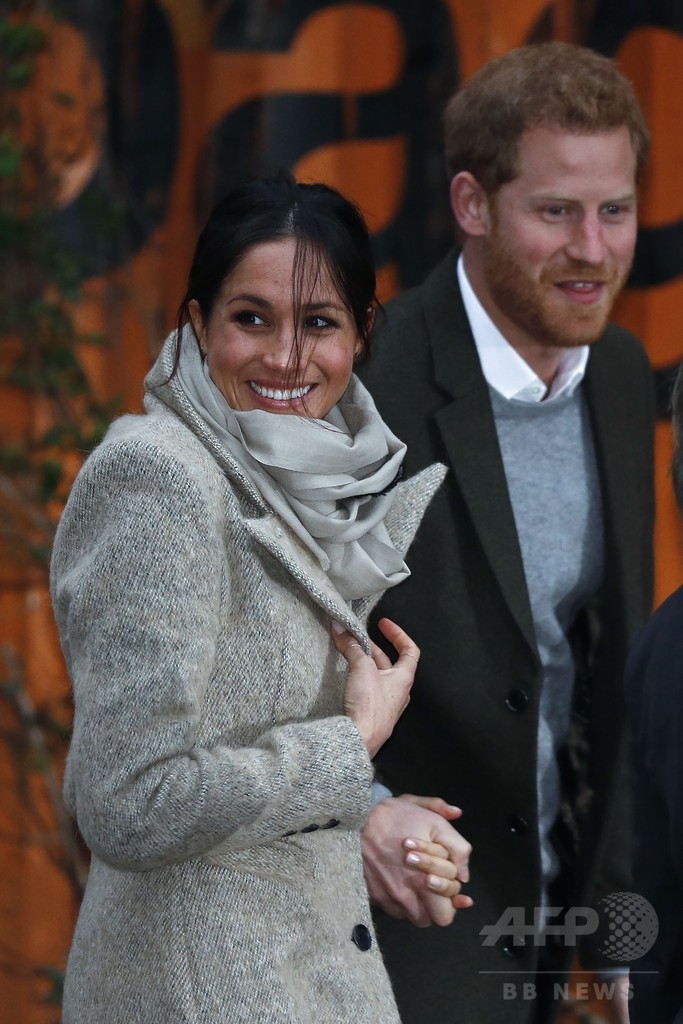 ヘンリー英王子と婚約者、ラジオ局を訪問 ロンドン